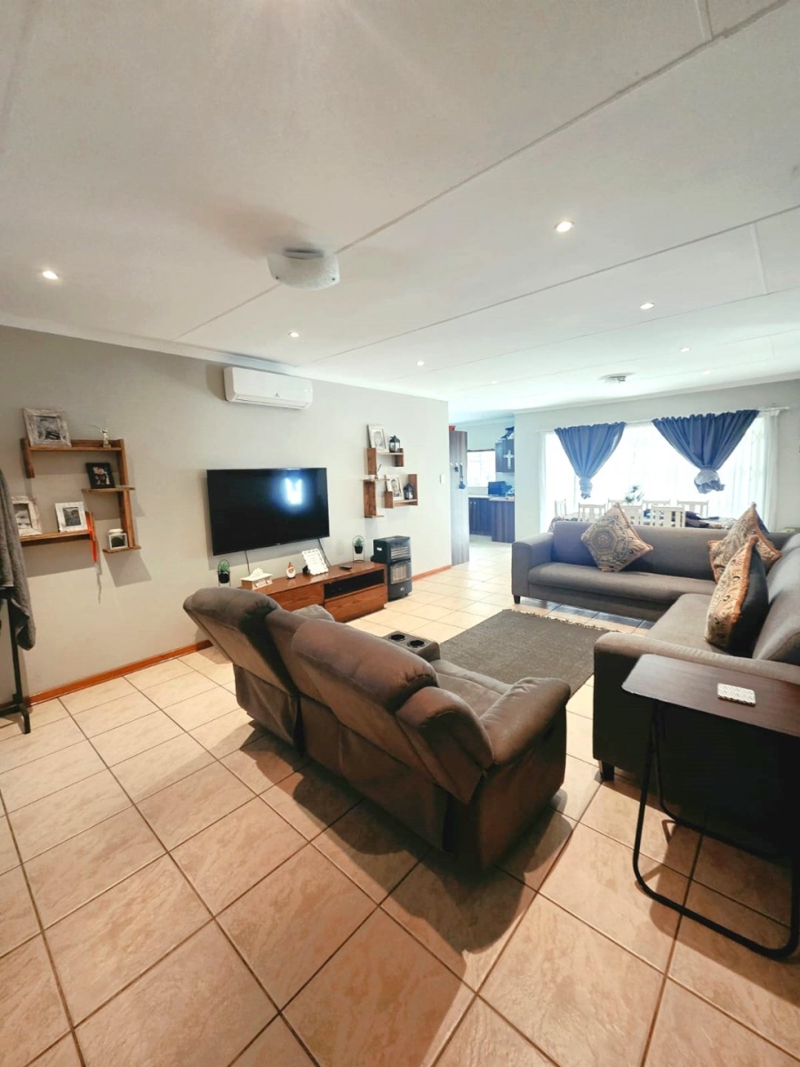 3 Bedroom Property for Sale in Flimieda North West